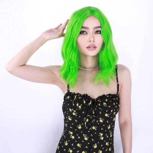 WTHCOS Light Green Short Bob Wig Short Curly Wavy Hair Wig for Women Green Wig Side Part Wig Heat Resistant Synthetic Hair Wigs for Daily Use Cosplay Wig With Wig Cap