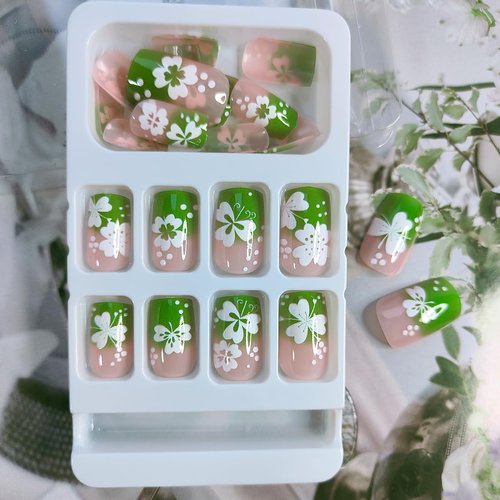 24pcs White Shamrock Press on Nails Short Square St. Patrick's Day Fake Nails With Green French Gradient Design Glue on Nails Lucky Clover False Nails St. Patrick's Day Manicure Accessories Decoration