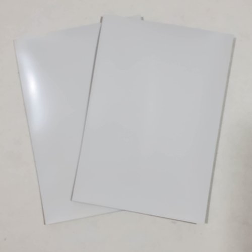 Hirako Akari - Weekend Down Time - 100 Matte TCG Card Sleeves (FN55S) - Fantasy North (Mini)