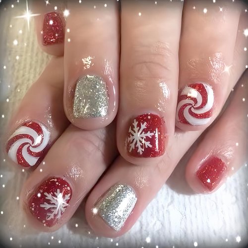 24Pcs Christmas Snowflake Glitter Press on Nails Short Square Fake Nails Xmas False Nails Christmas Full Cover Cute Winter Artificial ons Nails Acrylic Stick on Nails for New Year Nail Art Decoration