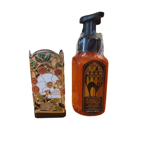 Bath Body Works Halloween 2023 Set- Stain Skull and Pumpkin Soap Holder and Purrfect Pumpkin Gentle & Clean Foaming Hand Soap