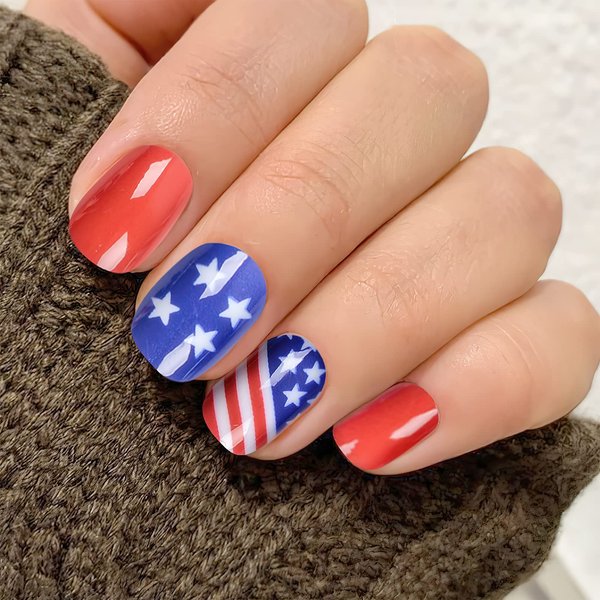 4th of July False Nails Independence Day Press on Nails Short Square Fake Nails Glossy American Flag Glue on Nails Patriotic Red Coffin Nails with Star Design for Women Girls Manicure Decoration