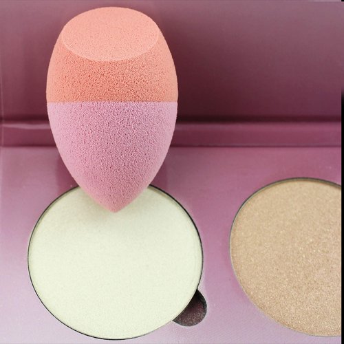 Real Techniques Dual-Ended Expert Makeup Sponge, Multi-Functional Makeup Blending Sponge, Apply & Blend Liquid & Powder Foundation, Blush, & Highlighter, Latex-Free Foam, Packaging May Vary, 1 Count
