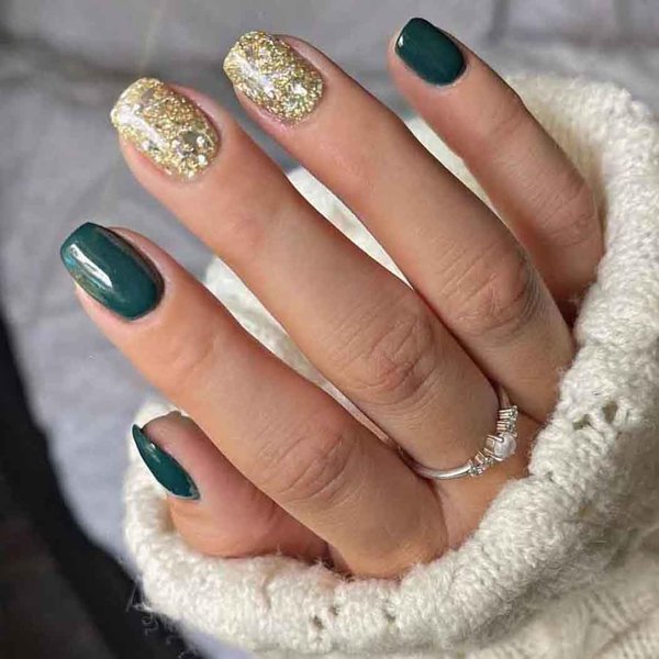 RikView Square Press on Nails Short Fake Nails Green Nails with Glitter Design Glossy Nails for Women 24 PCS