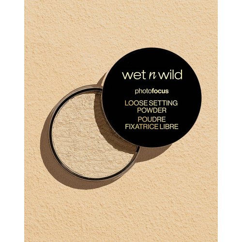 wet n wild Photo Focus Loose Baking Setting Powder, Highlighter Makeup, Suitable for All Skin Tones, Banana