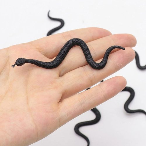 Happyyami 100pcs Plastic Snakes Rain Forest Snakes Rubber Snakes Assorted Colorful Fake Snake for Halloween Party Favors Decoration Prank