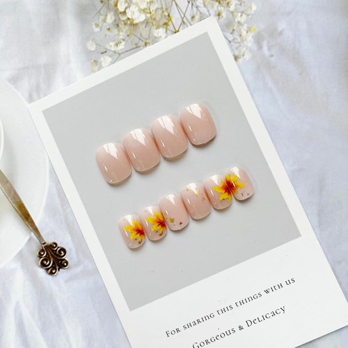 Thanksgiving Press on Nails Pink Fake Nails Short False Nails with Gold Foil Design Maple Leaves Acrylic Nails Autumn Stick on Nails White Gradient Glue on Nails for Women Girls Fall Nail Decor