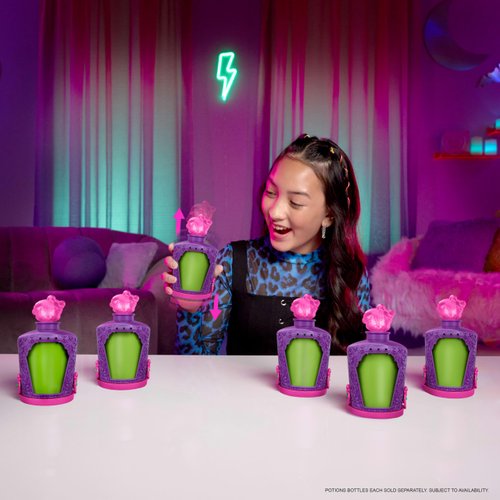 Monster High Potions Mini Dolls and Accessories, Surprise 3-inch Character Figures in Display Bottle with Water Reveal & Charms (Characters May Vary)