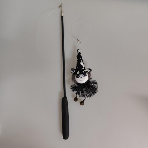 Halloween Skull Witch Telescopic Cat Teaser Wand - Extendable Fishing Rod Toy with Bells, Interactive Cat Toy for Halloween Fun and Exercise
