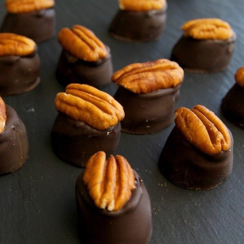 16pc Maker's Mark Gourmet Chocolate Bourbon Balls (8oz)