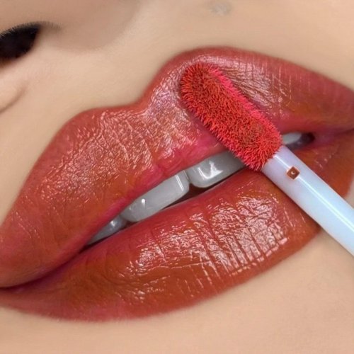 REINA REBELDE Natural Nude Lip Stain (Primer Beso) / Enriched with Hyaluronic Acid and a Blend of Botanical Extracts to Keep Lips Moisturized/Buildable Color/Cruelty, Paraben, and Phthalate Free