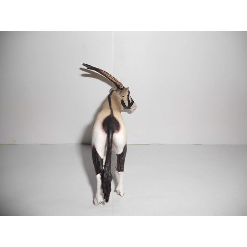 Schleich Wild Life, Detailed and Realistic Safari Animal Toy Figures for Kids, Oryx Toy Figurine, Ages 3+