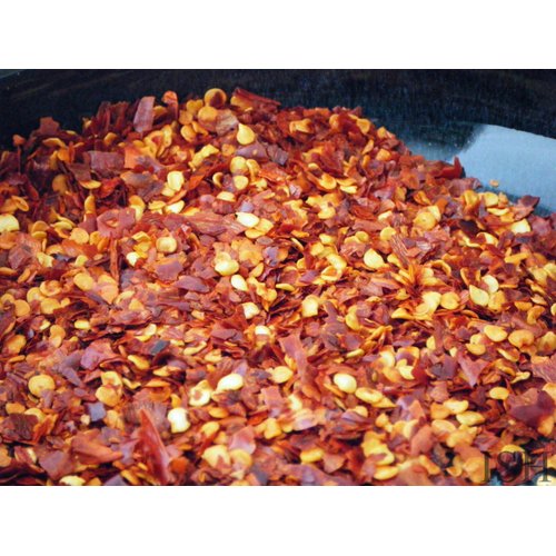 Red Pepper Flakes in a plastic jar - holds 2.5 oz. [ 70.9 grams ] - KOSHER