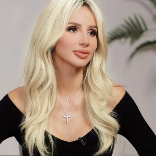 YYHR Long Blonde Wigs Wave Curly for Women Side Part Synthetic Looking Wig Heat Resistant Fibre for Daily Party Use (24 Inch)