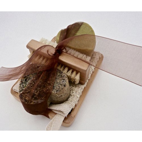 Luxury Goat Milk Soap Valentines day Giftset- BOGUE Big Soap Hearts No.11 Gardener-Juniper Berry & Cornmeal to Remove Dirt & Smell No.8-Cedarwood, Lemongrass & Rosemary. Nail scrubber, cloth & tray