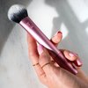 Real Techniques Tapered Cheek Makeup Brush, For Blush, Highlighter, Loose, Or Pressed Powder, Soft, Synthetic Bristles, Precise Makeup Application, Aluminum Handle, Cruelty Free, 1 Count