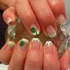 St. Patrick’s Day Press on Nails Short French Tip Fake Nails Green False Nails with Shamrock Designs Acrylic Artificial Nails Lucky March 17th Nail Decorations for Women Girls
