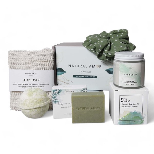 Natural Amor Green Spa Gifts for Women, Peppermint Forest Bath Gift for her,5pc Bath & Body Gift Including Soap Bar, Candle, Bath Bomb