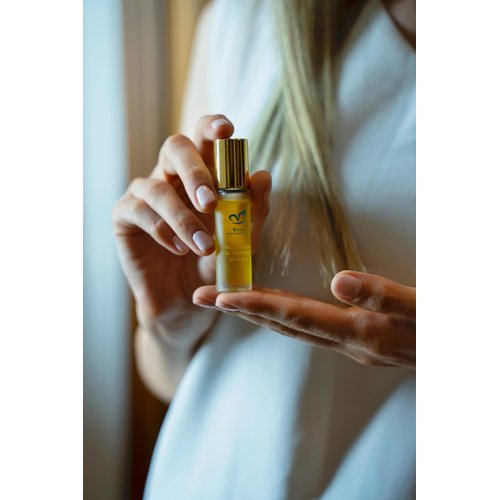 Blue Monarch Skincare Monarch Kiss Lip Treatment | Ultra-nourishing Lip Treatment Protects Lips Overnight, Removes Dry Flakes And Improves Dry Lips. For All Skin Types. (10ml)