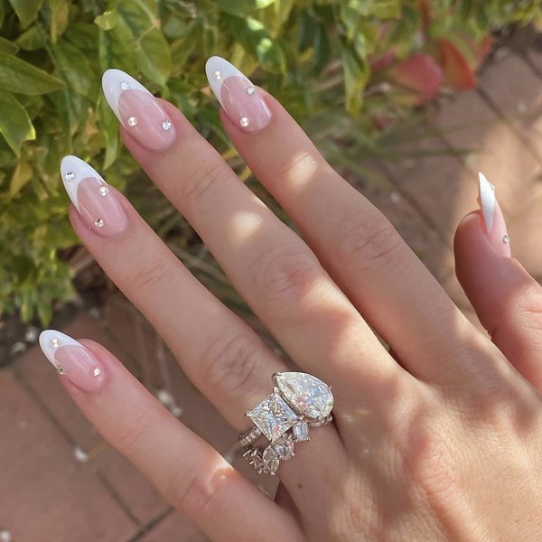 MISUD Medium Press on White Pearl Fake Stiletto Glossy False French Tip Glue on Almond Rhinestone Acrylic Nails for Women and Girls 24Pcs