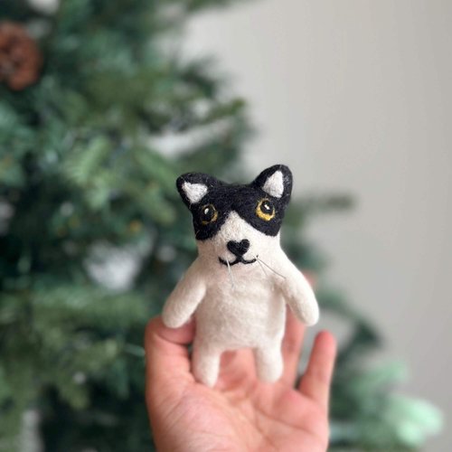 Tuxedo Cat Finger Puppets, Bicolor Cat Felt Finger Puppets, Finger Puppet Tuxedo Cat, Fair-Trade Finger Puppets, Kids Educational Toys, Eco-Friendly Handmade Finger Puppets, Unique Gift for Kids
