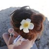 9 Pcs Hawaiian Leis Plumeria Hair Clips Hawaii Luau Tropical Flower Leaf Wreath Hairclip Women Floral Barrettes Hair Pins Headpiece Garland Necklace Wedding Summer Beach Vacation Party Decorations