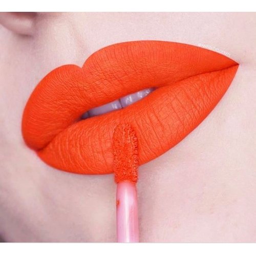 Inna Cosmetics & Nature - Liquid Lipstick, Vegan, Gluten Free, mineral, paraben Free, Cruelty Free, non GMO with Avocado, jojoba, almond and Grape Seed Oil, Vitamin E, Made in Canada 0.27 Us Fl oz (Angel) (Hot Lips)