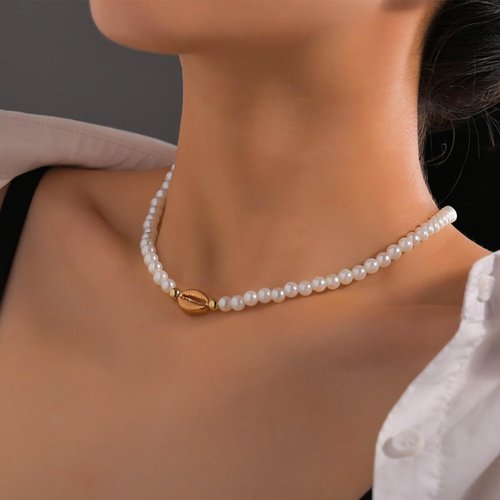 YienDoo Boho Shell Pearl Necklace Choker Gold Dainty Pearl Strands Choker Necklaces Statement Seashell Surfer Necklaces Minimalist Baroque Pearl Necklace Chain Jewelry for Women