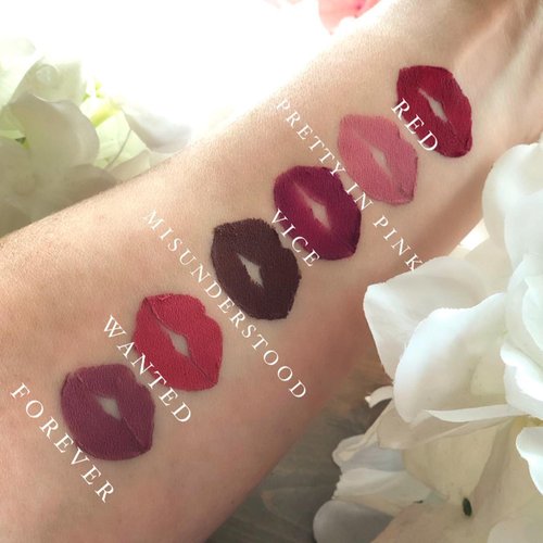 Mirabella Velvet Lip Crayon Lipstick and Lip Liner Pencil, Easy-to-Use Creamy, Smudgeproof, and Long-Lasting Matte Lipstick Liner Creates a Flawless Finish with Antioxidants Vitamin C and E, Red