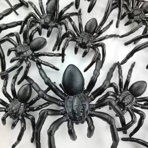 100 PCS Realistic Plastic Spiders Fake Spiders 3 Sizes Black Small Spider Fun Joke Toys Prank Props for Halloween Decorations