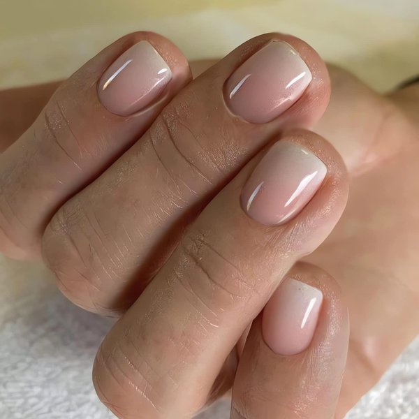 IMSOHOT Short Gradient Press on Nails Square Ombre Fake Nails Nude Glue on Nails Full Cover Acrylic False Nails Artificial Stick on Nails for Women and Girls 24PCS