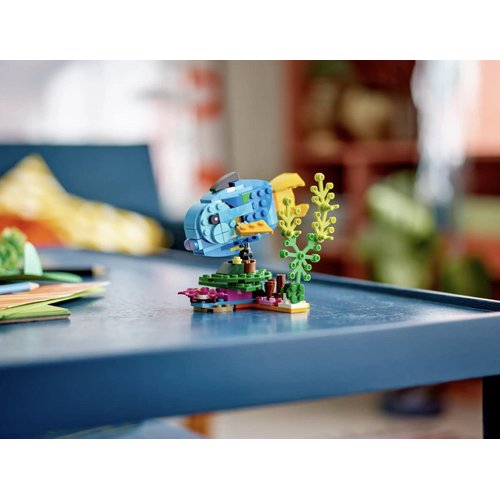 LEGO 31136 Creator 3-in-1 The Exotic Parrot, Construction Toy, Jungle Animal Figurines, Frog and Fish, Creative Game for Children from 7 Years Old