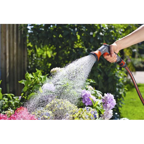 Gardena Classic Irrigation sprinkler garden sprinkler for watering potted plants and flower beds, frost-resistant, one-hand operation, packed (18311-20)