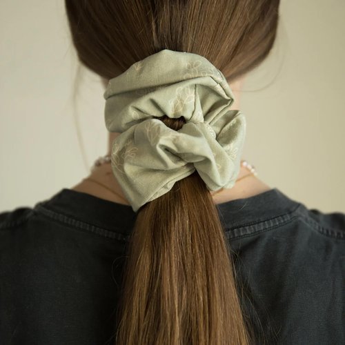 dae Green Linen Prickly Pear Scrunchie - Ties Hair Back