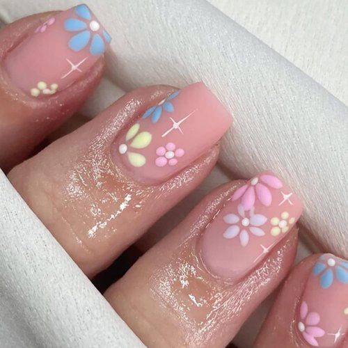 Press on Nails Short Colourful Flower Designs Square Fake Nails Nude Glossy Full Cover Glue on Nails Fashion Stick on Nails Cute Daisy False Nails Spring Summer for Women and Girls 24 Pcs