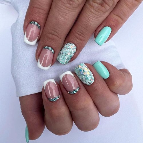 BAOYAALIN Press on Nails Short Medium Square French White Fake Nails with Rhinestones Glitter Design Press ons Artificial Acrylic False Stick on Nail for Women Girls Daily Wear Wedding 24Pcs