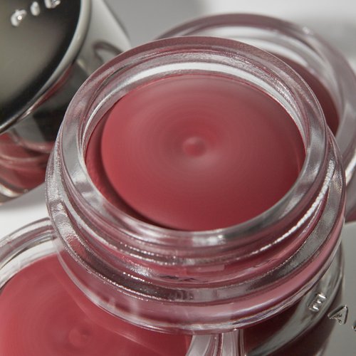 Beauty Pie Supercheek Cream Blush (Sexy Berry); A universally-flatting cool-toned berry pink shade; From one of the leading labs in Italy