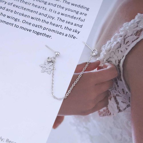 Sttiafay Vintage Crystal Snowflake Cuff Chain Earrings Cz Snowflake Drop Earrings Silver Rhinestone Ear Cuff Earrings Dangle Chain Wrap Cartilage Earring Jewelry for Women