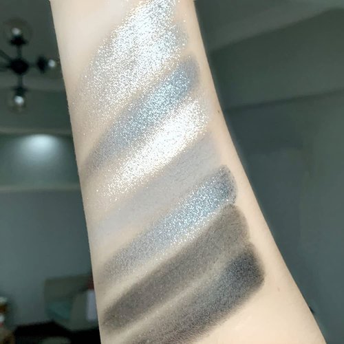 MAEPEOR Black Grey Eyeshadow Palette 9 Colors Cool Toned Matte Glitter Eyeshadow Palette Longlasting Waterproof Smoky Eye Shadow for Girls and Women (Set 1, Black Grey)