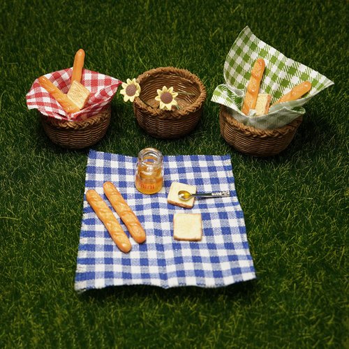 Miniature Food Dollhouse Accessories Garden Decor 1:12 Scale Bread Honey Picnic Basket Cloth Flowers 9PCS Garden Decoration Mini Room Display Props Model (Red Picnic Cloth)