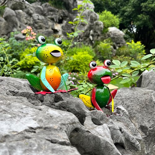 Cruis Cuka Metal Yard Art Garden Decor for Outside Cute Frog Lawn Patio Ornaments Backyard Porch Decorations - Set of 2(Yellow,Green)