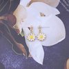 Sttiafay Vintage Daisy Flower Earrings White Flower Drop Earrings Enamel Flower Stud Earrings Boho Sunflower Earrings Jewelry for Women