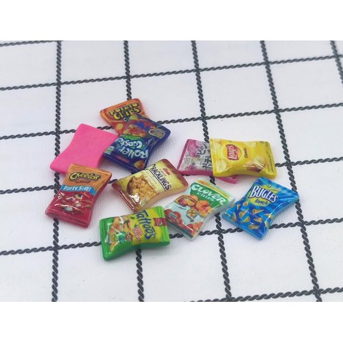 Nuanmu Miniature Drink Bottles Snacks Food Cake Dollhouse Decorations Pretend Play Kitchen Game Party Toys (Snack 10pcs)