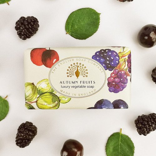 The English Soap Company Vintage Wrapped Soap Bar, Luxury Autumn Fruits Shea Butter Soap Bar, Moisturising Soap Bar for Face and Body, Autumn Fruits Scent 190g