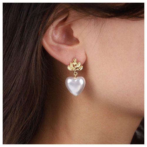 Sttiafay Vintage Pearl Heart Drop Earrings Gold Leaf Pearl Earrings White Pearl Heart Earrings Bridal Pearl Stud Earrings Jewelry for Women