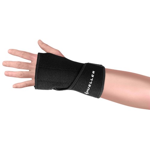 MUELLER Sports Medicine Reversible Wrist Brace with Splint, for Men and Women, Black, One Size