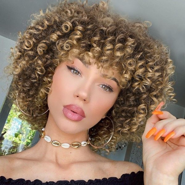 Hanne Fashion Afro Curly Wig with Bangs Short Kinky Curly Wig for Women Ombre Blonde Synthetic Curly Wigs Shoulder Length Glueless Afro Wig (33A/27#)