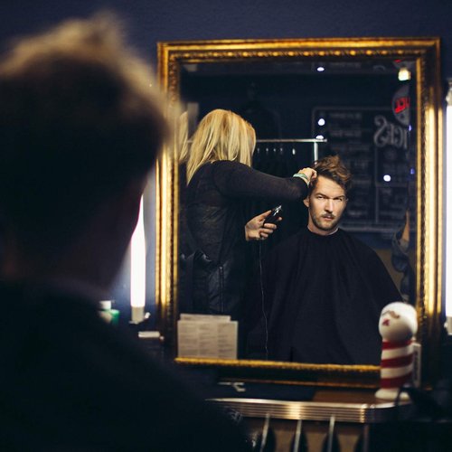 FRCOLOR Professional Barber Cape with Snap Closure Hair Cutting Salon Cape Hairdressing Apron Black Hair Cutting Cape with Neck Duster Brush - 55" x 63"