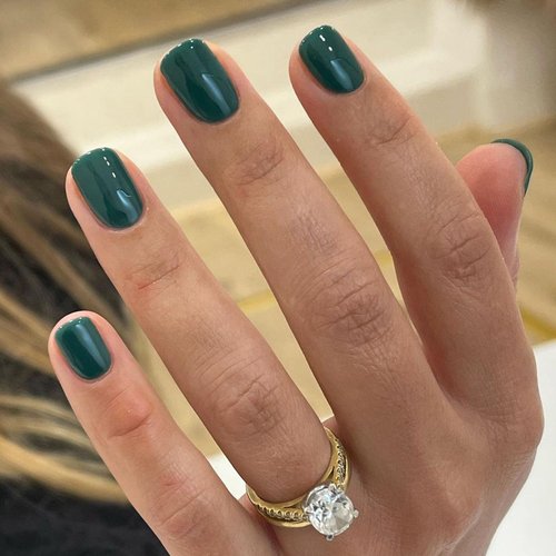 Short Press on Nails Green Square Fake Nails Glossy Solid Color False Nails Emerald Color Full Cover Acrylic Nails Short Glue on Nails for Women Girls