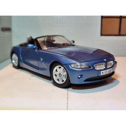 Z4 Convertible Blue Metallic 1/24 Diecast Model Car by Motormax 73269bl